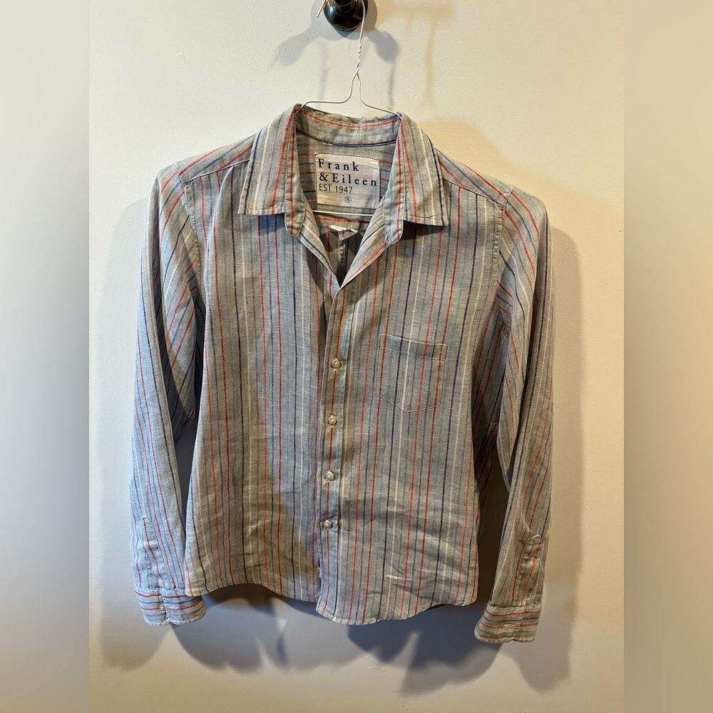 Frank & Eileen, linen shirt, like new. Size small